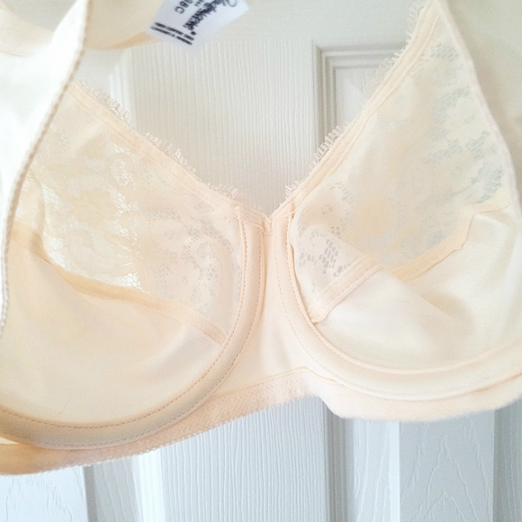 SOLD. Vintage bra - Picture 7 of 9